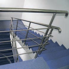 Ограждения с четырьмя ригелями и боковым крепежом от ПерилаГлавСнаб Ограждения с четырьмя ригелями и боковым крепежом от ПерилаГлавСнаб