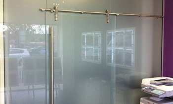 Перегородки из стекла непрозрачные, для офиса в Нижнем Новгороде. Готовые проекты ПерилаГлавСнаб