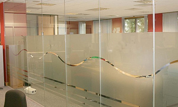 Стеклянные перегородки в офис, частично матированные в Нижнем Новгороде. Готовые проекты ПерилаГлавСнаб