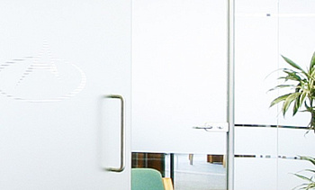 Перегородки из стекла в интерьере офиса в Нижнем Новгороде. Готовые проекты ПерилаГлавСнаб