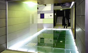 Подсветка стеклянного пола в гостинице в Нижнем Новгороде. Готовые проекты ПерилаГлавСнаб