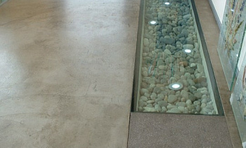 Стеклянный пол в квартиру с декоративной композицией в Нижнем Новгороде. Готовые проекты ПерилаГлавСнаб