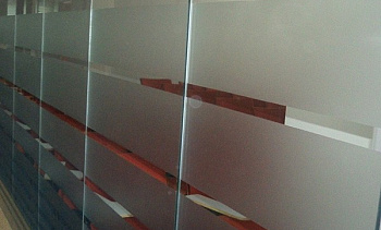 Стеклянные перегородки в офисе с закаткой пленки в Нижнем Новгороде. Готовые проекты ПерилаГлавСнаб