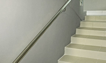 Пристенный поручень из нержавеющей стали купить в Нижнем Новгороде