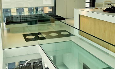 Стеклянные полы на кухне купить в Нижнем Новгороде