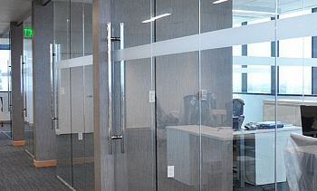 Цельностеклянные перегородки для офиса в Нижнем Новгороде. Готовые проекты ПерилаГлавСнаб