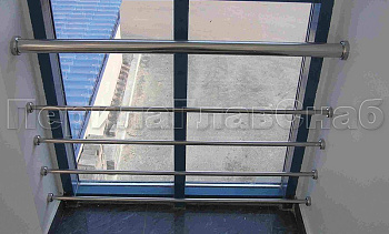 Ограждение на окнах из нержавещей трубы с ригелями в Нижнем Новгороде. Готовые проекты ПерилаГлавСнаб Ограждение на окнах из нержавещей трубы с ригелями в Нижнем Новгороде. Готовые проекты ПерилаГлавСнаб