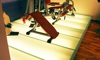 Люминесцентная подсветка стеклянного блочного пола в Нижнем Новгороде. Готовые проекты ПерилаГлавСнаб