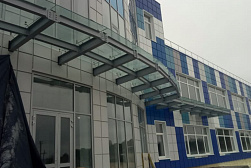 Стеклянные козырьки на спайдерах в Нижнем Новгороде. Готовые проекты ПерилаГлавСнаб - фото 1