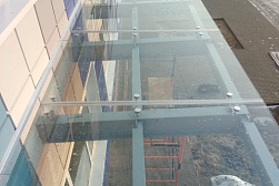 Стеклянные козырьки на спайдерах в Нижнем Новгороде. Готовые проекты ПерилаГлавСнаб - фото 9