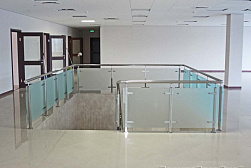 Ограждения из нержавейки со стеклом в Нижнем Новгороде. Готовые проекты ПерилаГлавСнаб - фото 10