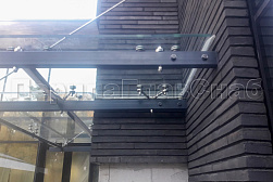 Стеклянные козырьки на спайдерах в Нижнем Новгороде. Готовые проекты ПерилаГлавСнаб - фото 5