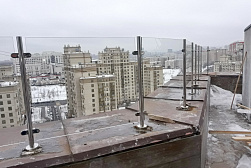Цельностеклянные ограждения для крыш в Нижнем Новгороде. Готовые проекты ПерилаГлавСнаб - фото 8