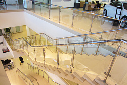 Ограждения из нержавейки со стеклом в Нижнем Новгороде. Готовые проекты ПерилаГлавСнаб - фото 3